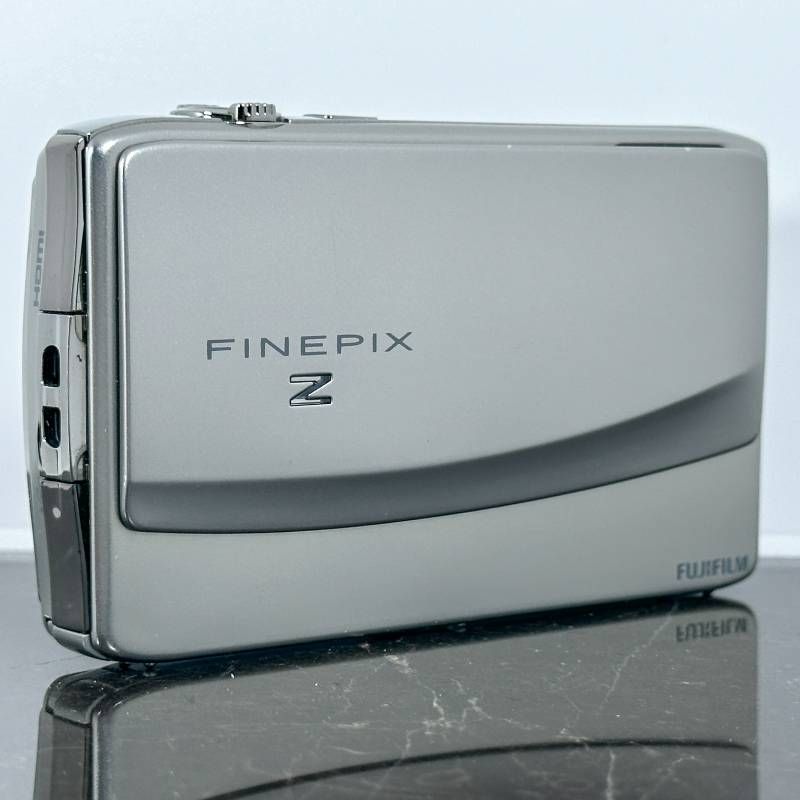 美品】FUJIFILM FinePix Z900EXR シルバー コンデジ デジカメ 1600万