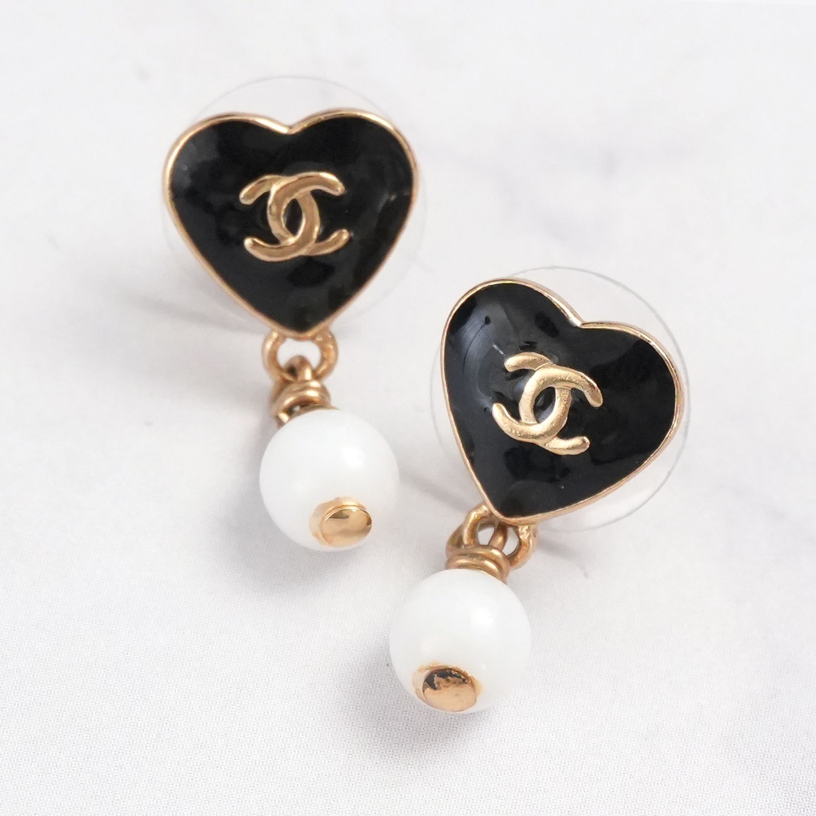 新品同様＋】CHANEL ハート パール ピアス ゴールド×ブラック - メルカリ