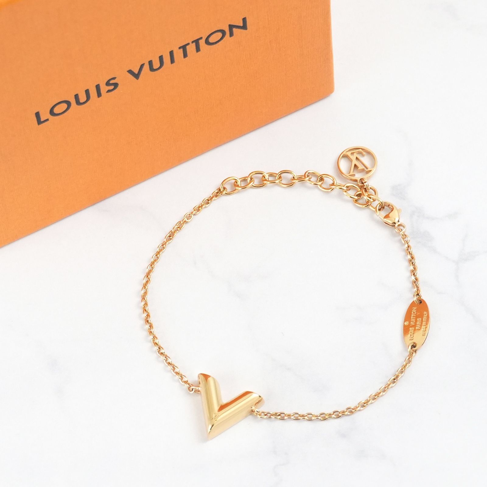新品 未使用】Louis Vuitton エッセンシャル V ブレスレット - メルカリ