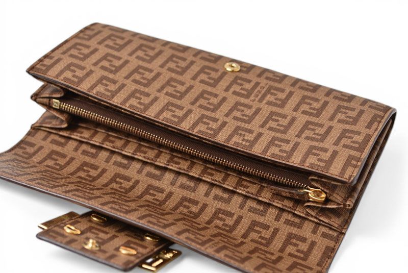 箱・布袋あり FENDI フェンディ 長財布 ズッカ柄 8m0009-2110-019 