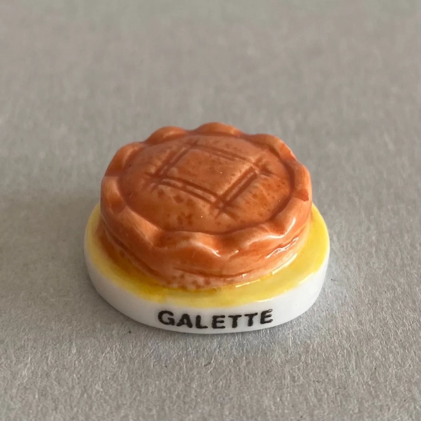 ガレット・デ・ロワのフェーブ ※筆記あり／フランス雑貨／陶器