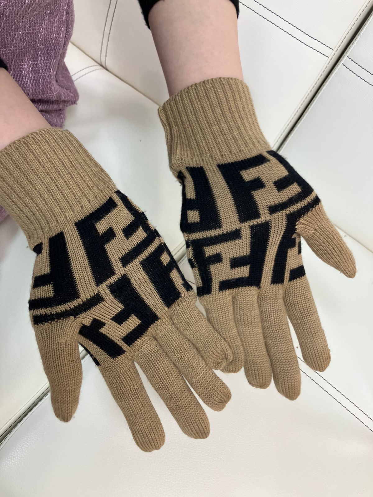 FENDI フェンディ ズッカ FF柄 ニット手袋 ベージュ 8 - メルカリ