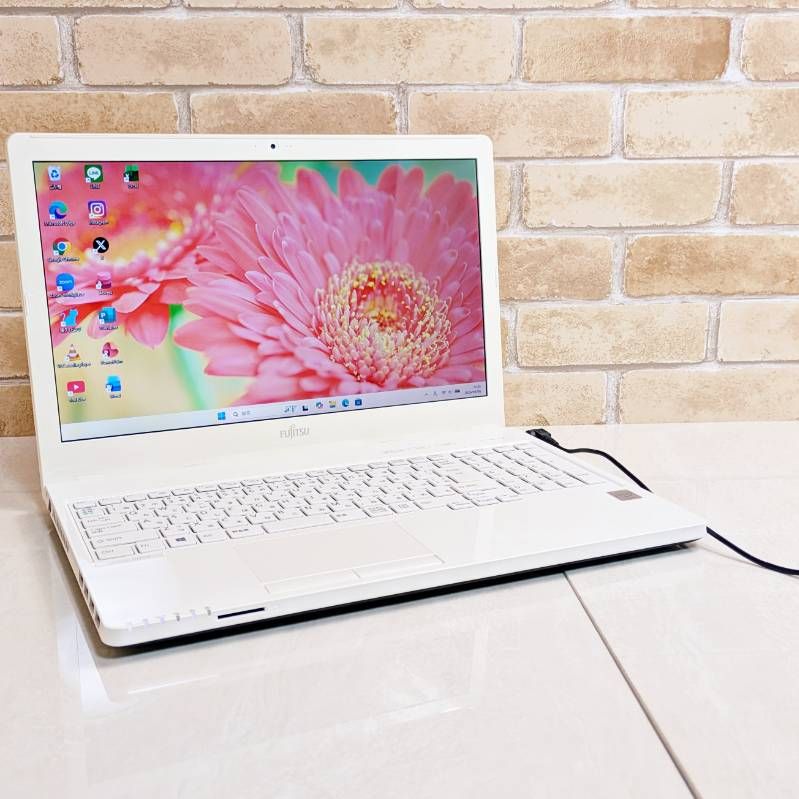 美品♪オフィス付き☆SSD256爆速/メモリ8G/初心者OK！Windows11ノート