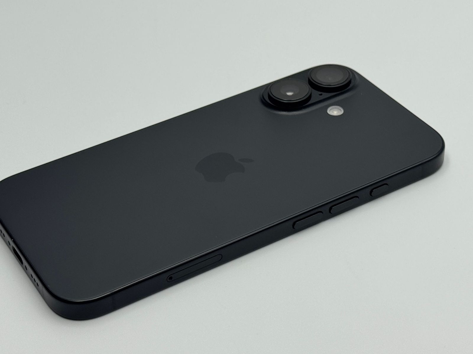 C】iPhone 16 256GB ブラック バッテリー【100%】-リアルなボドゲに