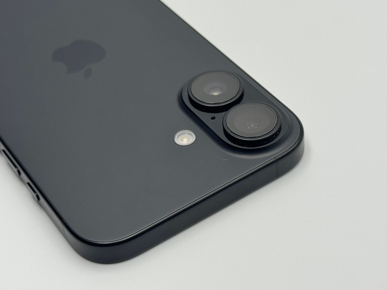 C】iPhone 16 256GB ブラック バッテリー【100%】-リアルなボドゲに