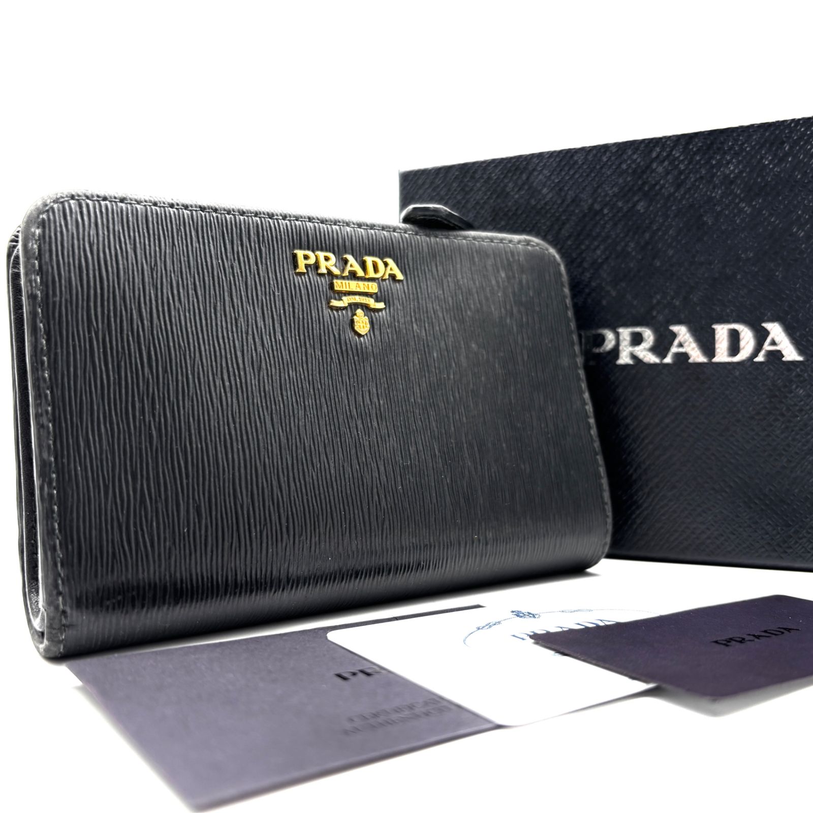プラダ PRADA 2つ折り財布 - レザー 黒×ゴールド 財布 PRADA 二 プラダ PRADA 2つ折り財布 - レザー 黒×ゴールド 財布 PRADA 二