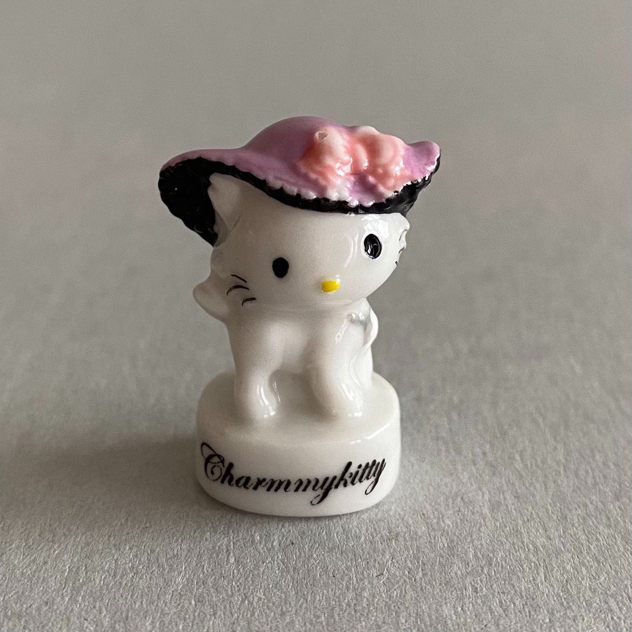 チャーミーキティのフェーブ ※欠けあり／フランス雑貨／陶器ミニチュア