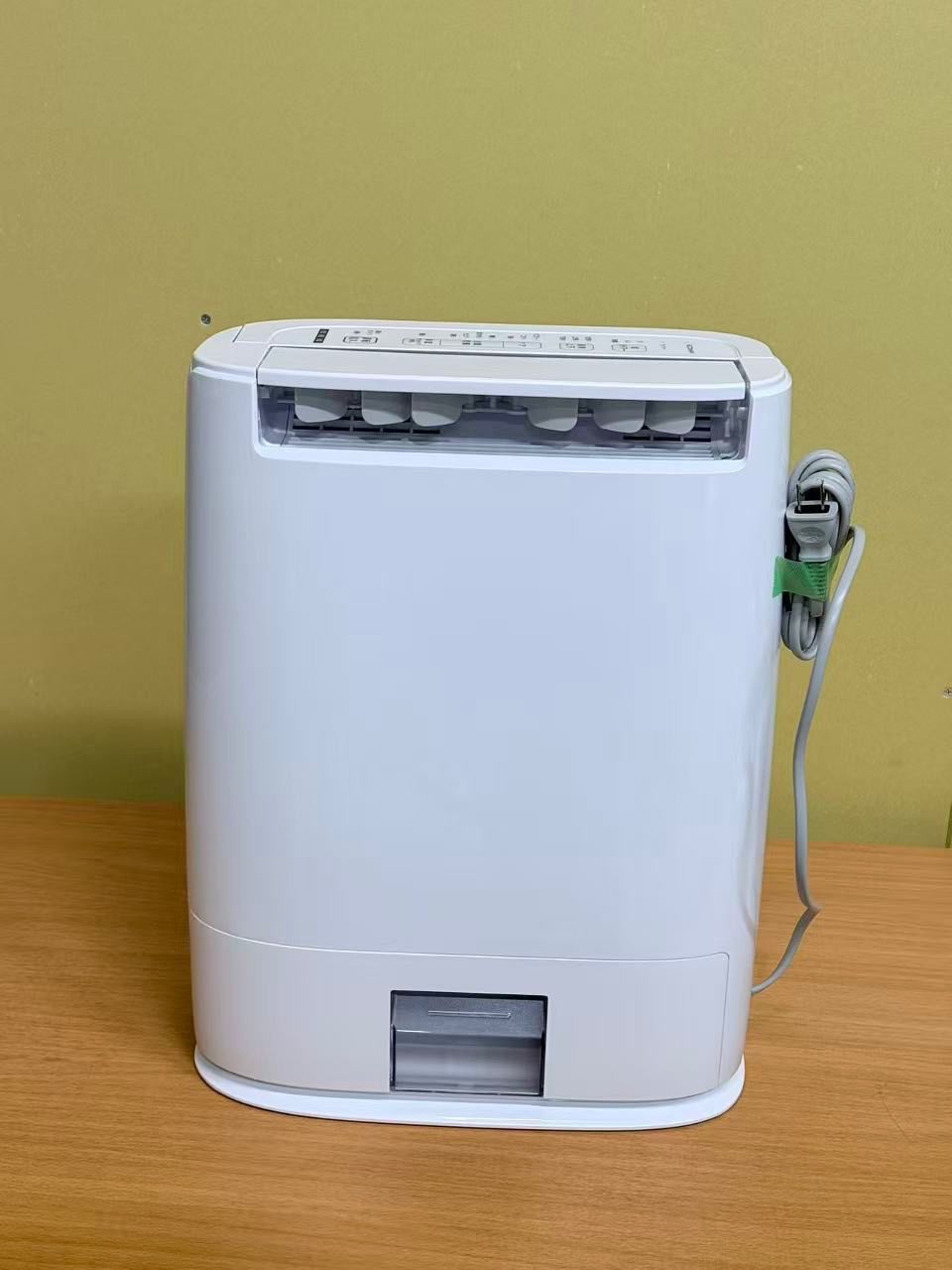 ナノイー 除湿機 ホワイト F-YZVX60 23年式 美品 Panasonic 【公式通販】