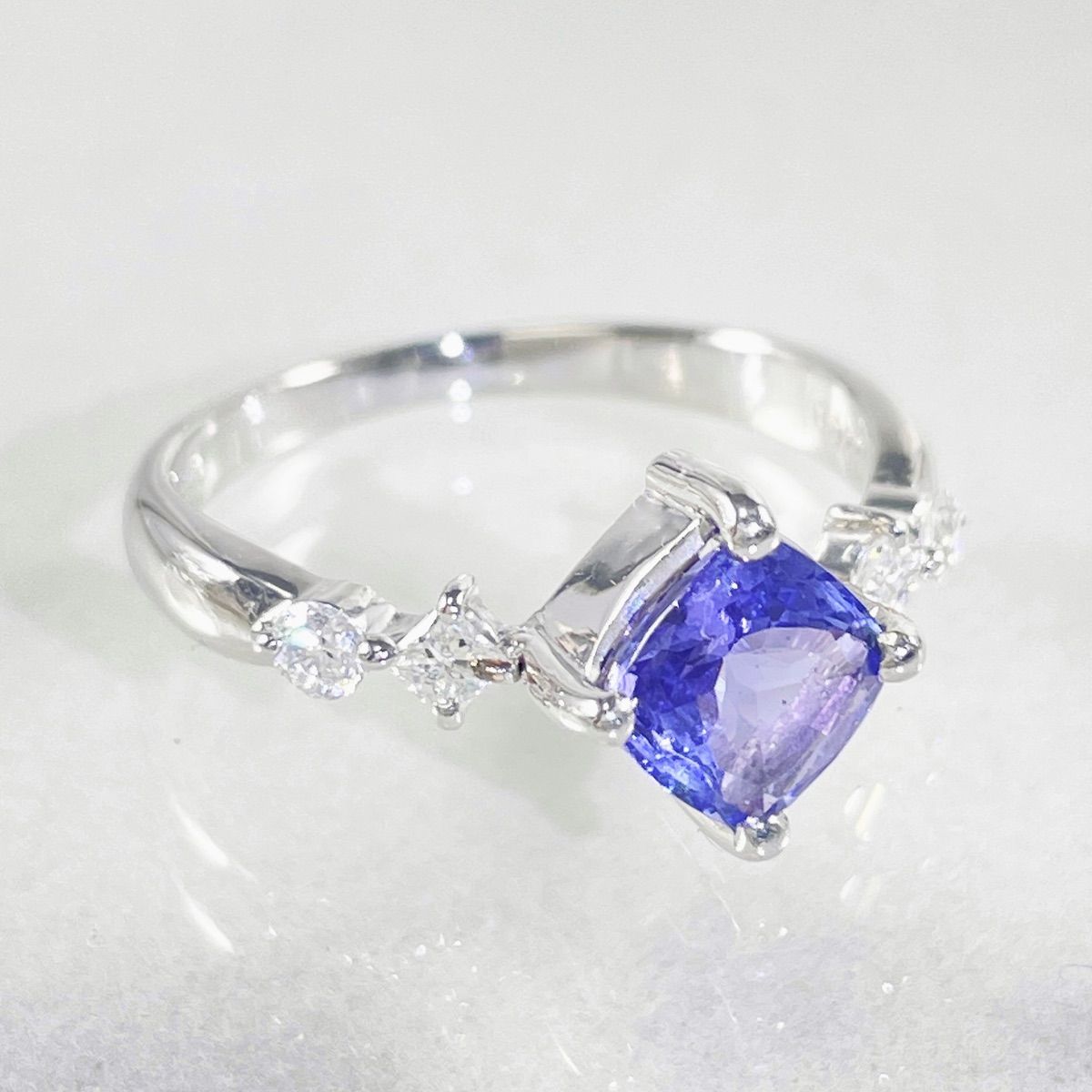 Pt900 天然タンザナイト 0.92ct 天然ダイヤ 0.22ct リング - メルカリ