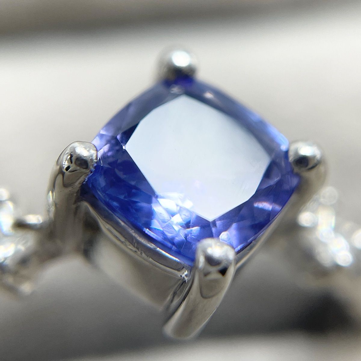 Pt900 天然タンザナイト 0.92ct 天然ダイヤ 0.22ct リング - メルカリ