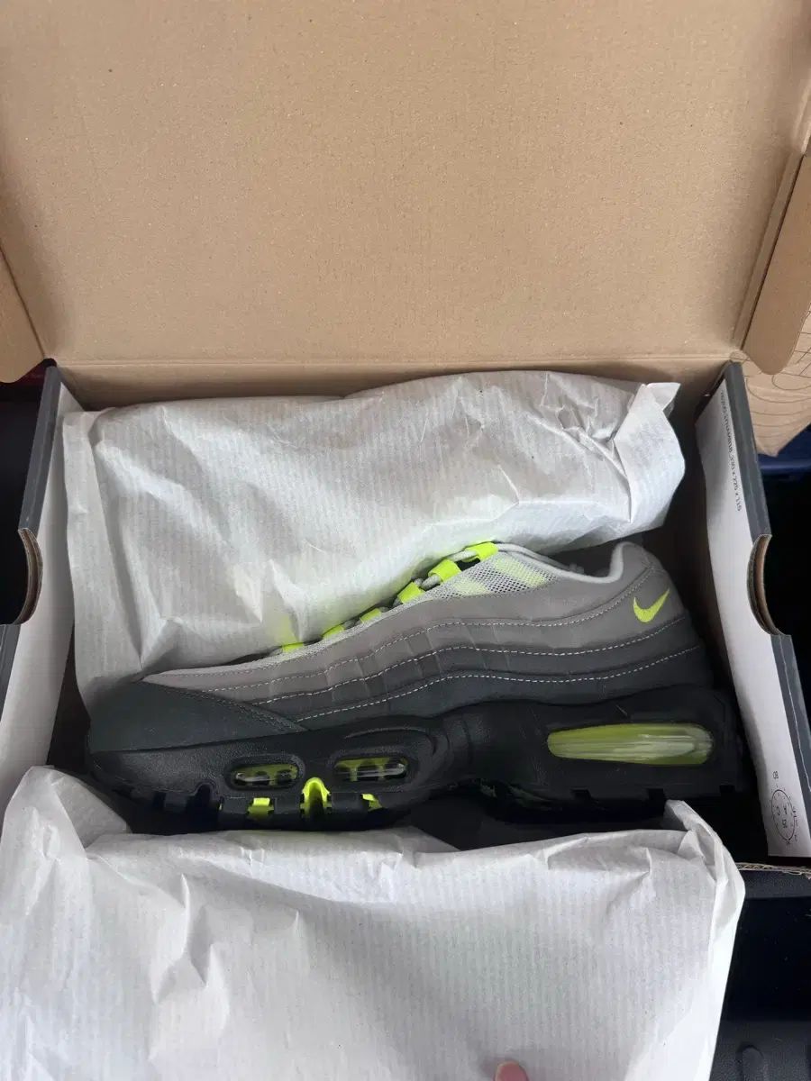 ナイキ エアマックス 95 ネオン 蛍光 285 新品