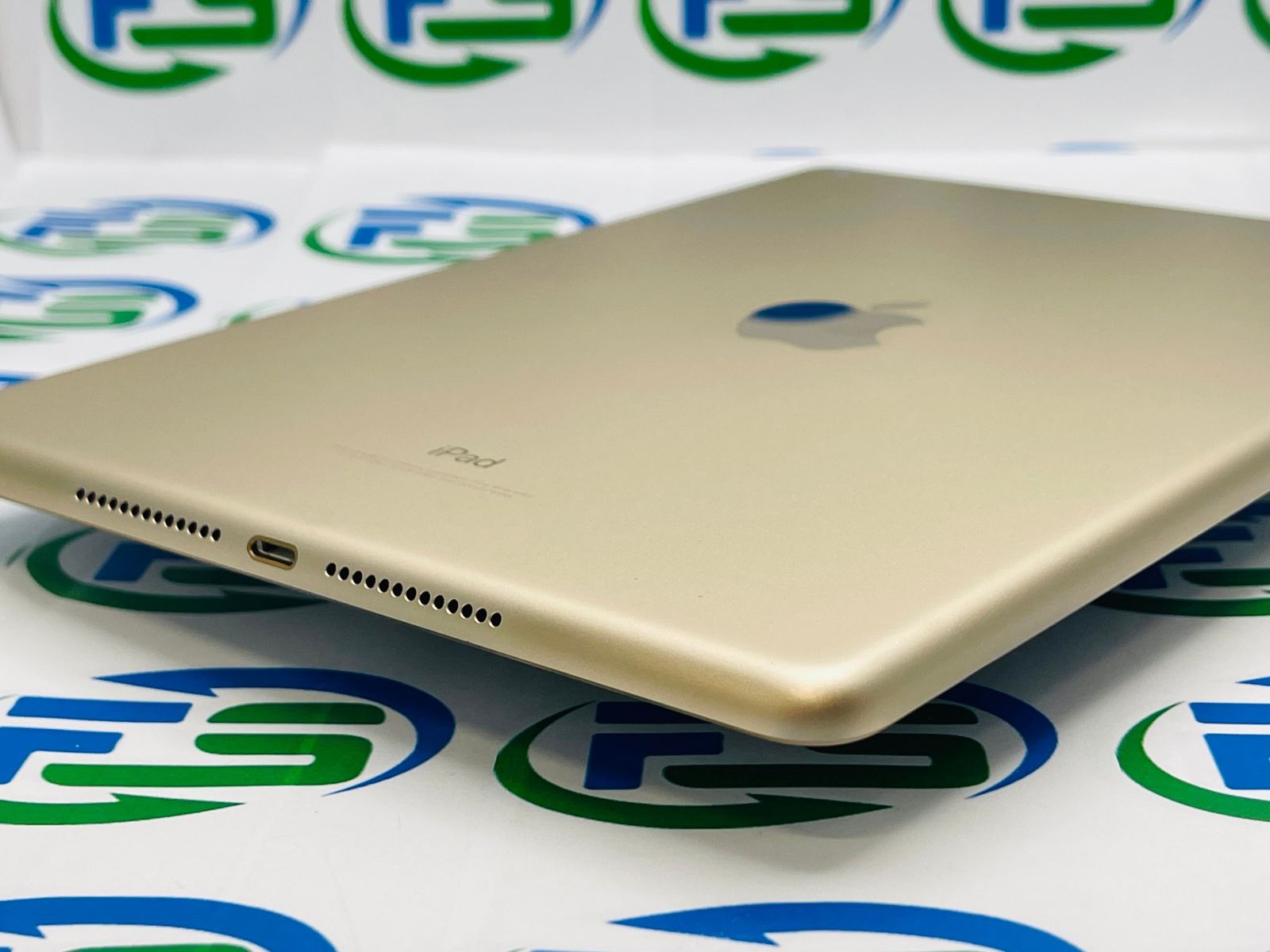 iPad 第5世代 Wi-Fi 32GB ゴールド ランクB 送料無料 【公式通販】