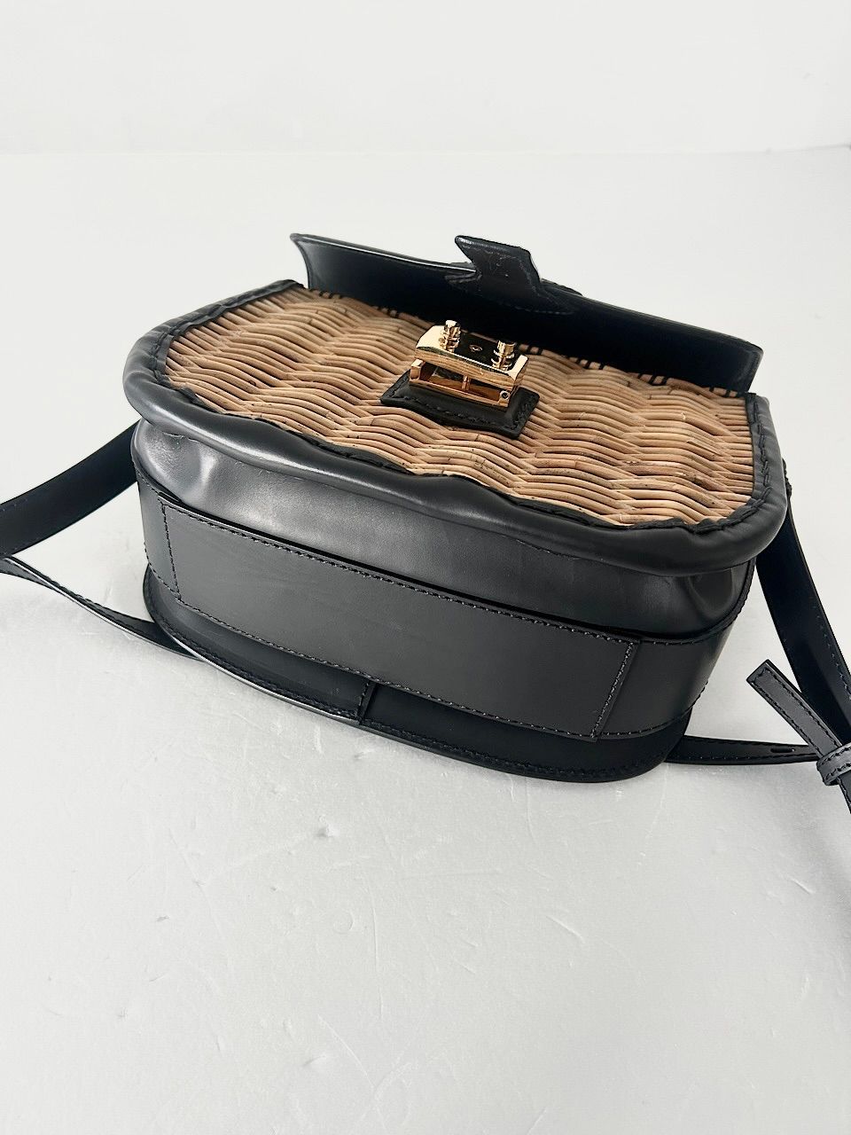 美品】ebagos エバゴス カーフ・ショルダーバッグ（ラウンドショルダー