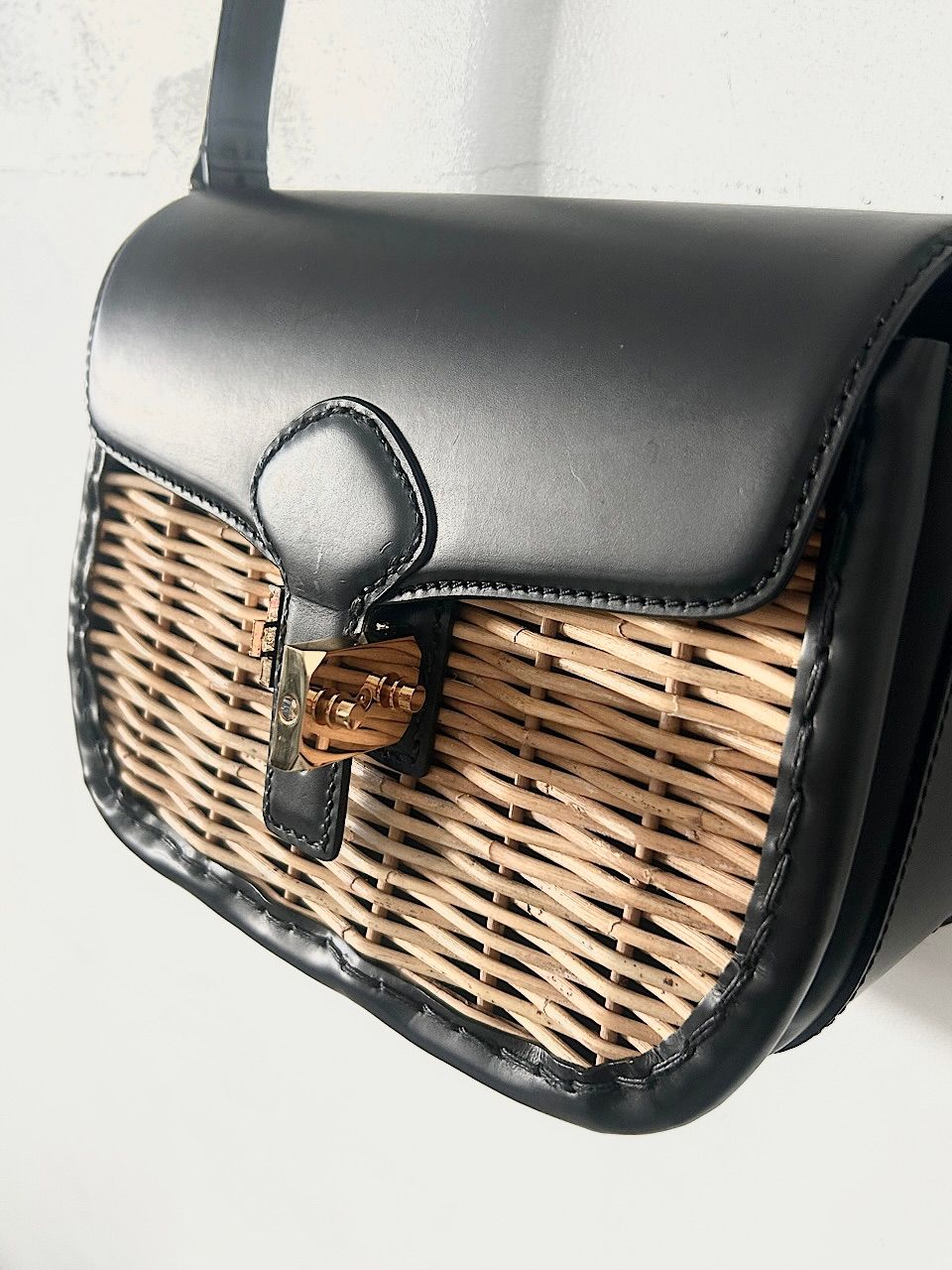 美品】ebagos エバゴス カーフ・ショルダーバッグ（ラウンドショルダー