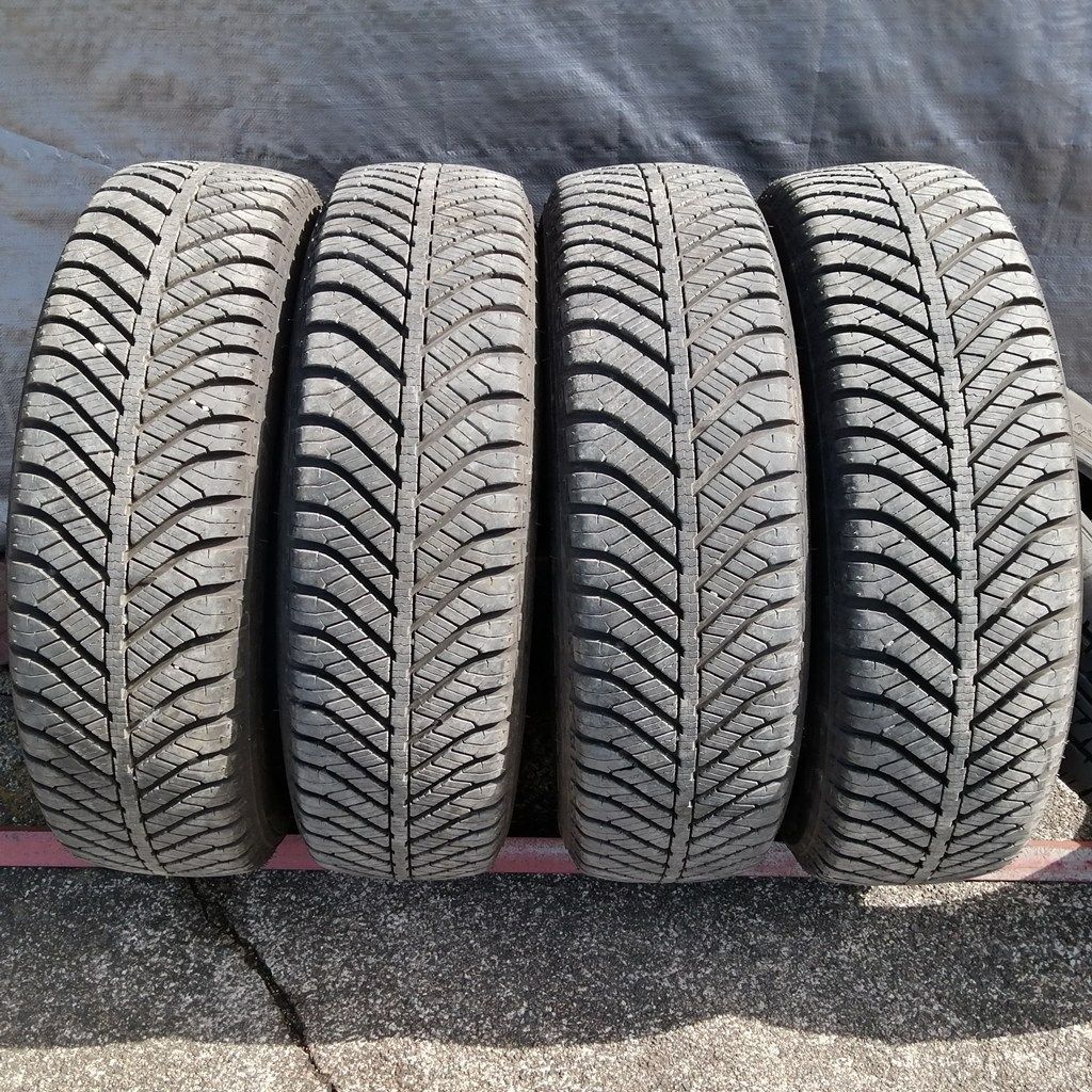 オールシーズンタイヤ 4本セット GOODYEAR Vector 4Seasons Hybrid 155
