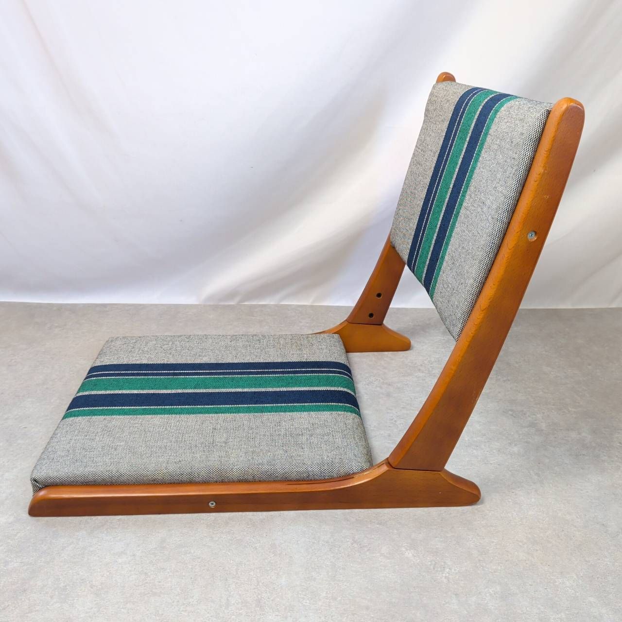 座椅子 赤 緑 2客セット - メルカリ