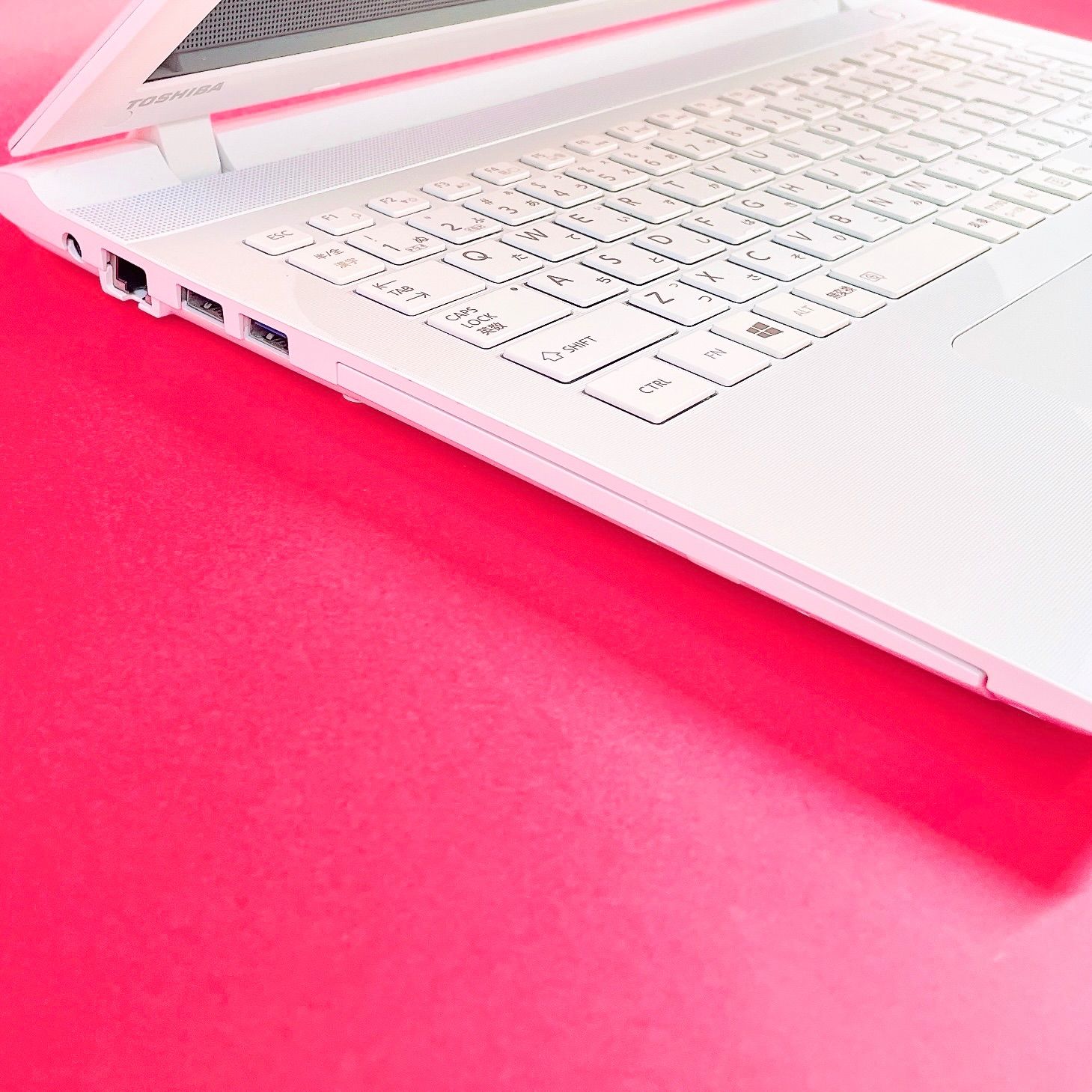 たっぷり大容量1TB❣️写真や動画の保存におすすめ✨️薄型ノート