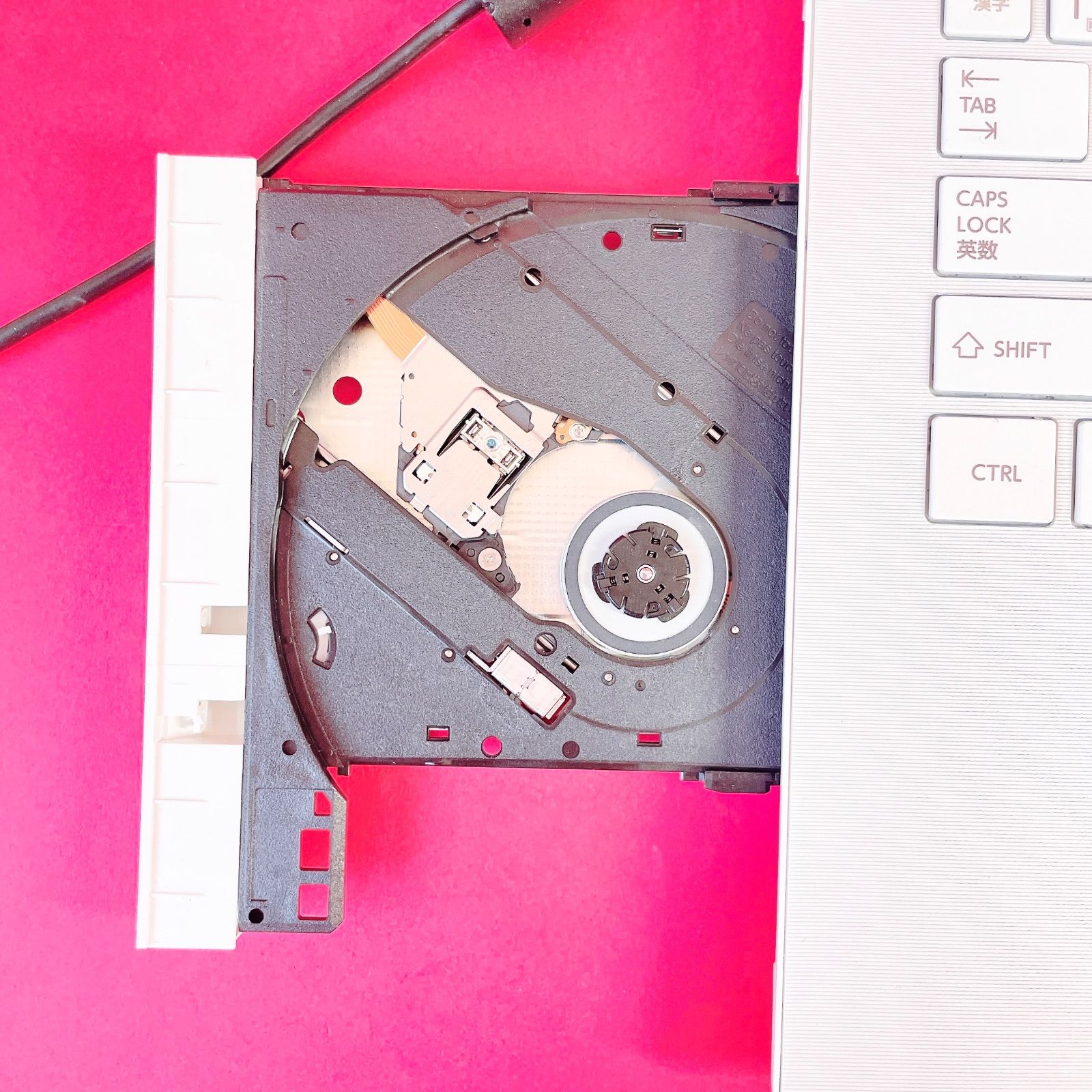 たっぷり大容量1TB❣️写真や動画の保存におすすめ✨️薄型ノート