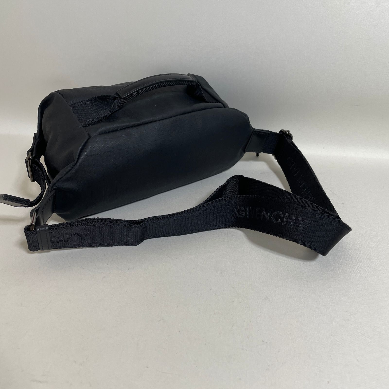 2602-280｜美品｜ジバンシィ ボディバッグ ブラック 4Gロゴ - ボディ 