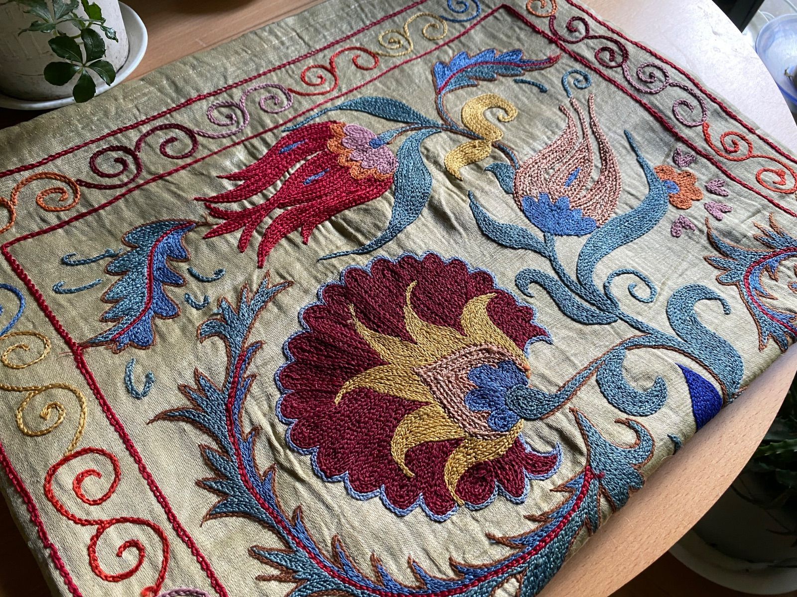 1枚のみウズベキスタン直輸入にシルク100スザニで作ったクッション