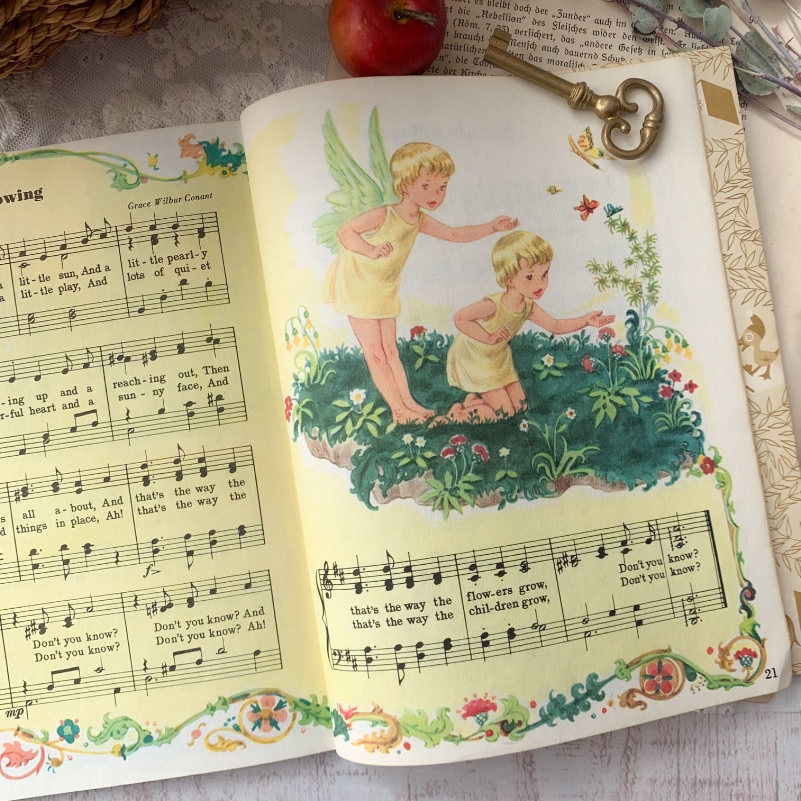 ヴィンテージ 洋書 絵本『 The Little Golden Book of Hymns 』 児童書