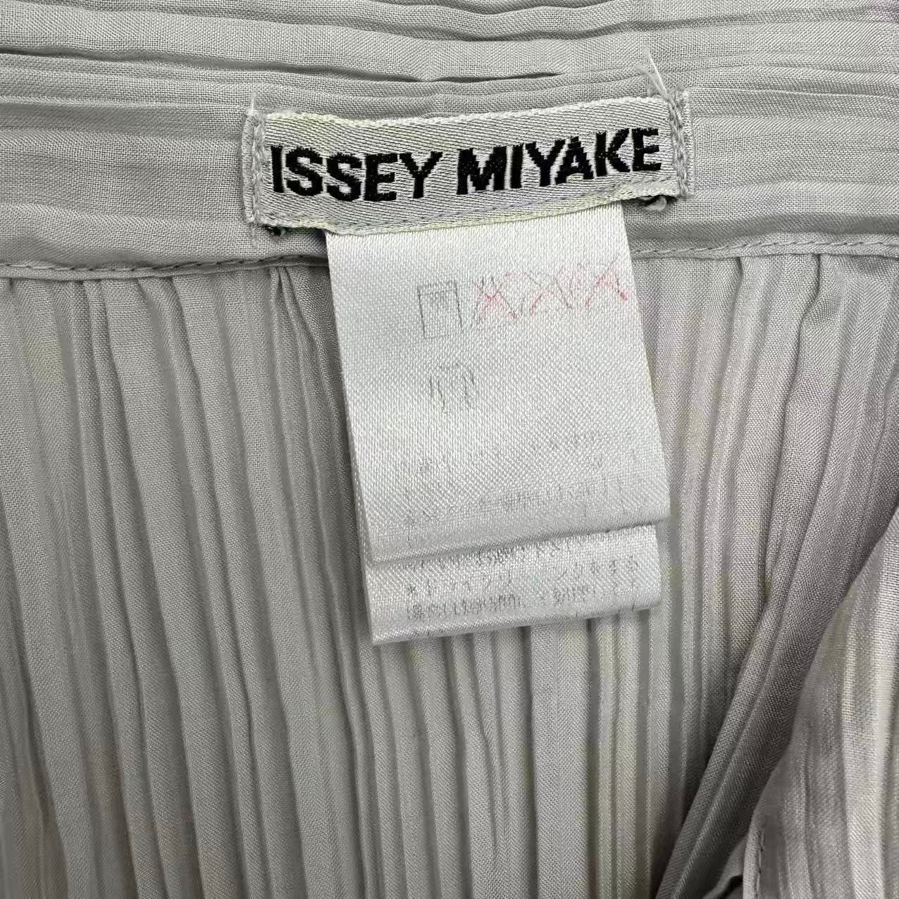 極美品 ISSEY MIYAKE イッセイミヤケ トップス カットソ 変形ブラウス