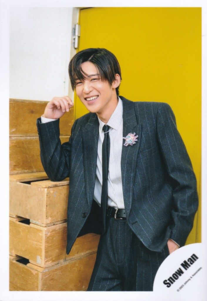 SnowMan タペストリー/W 目黒蓮 公式写真 *1枚 - メルカリ