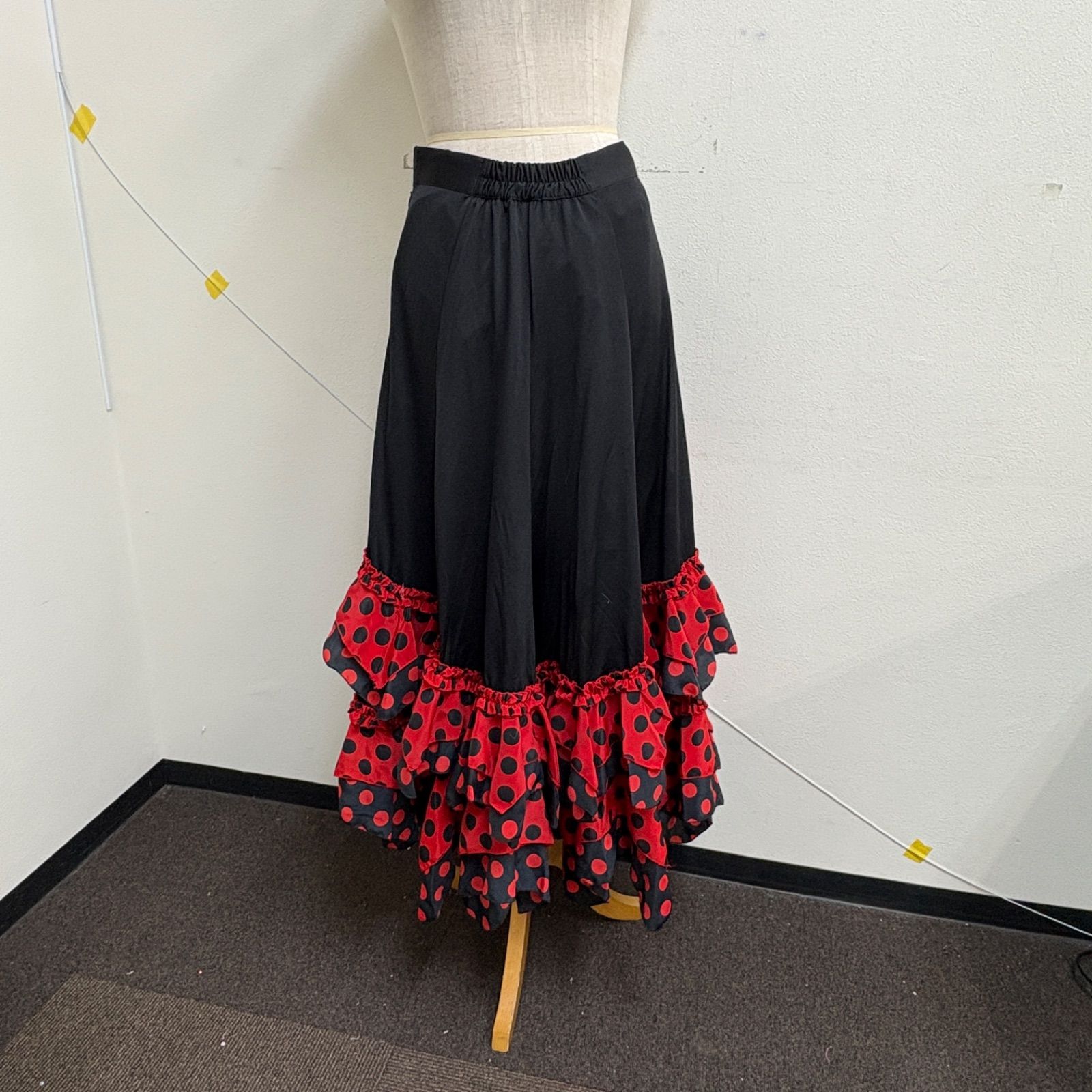 prima boutique】フラメンコ衣装 スカート ファルダ 黒 赤 水玉 フリル