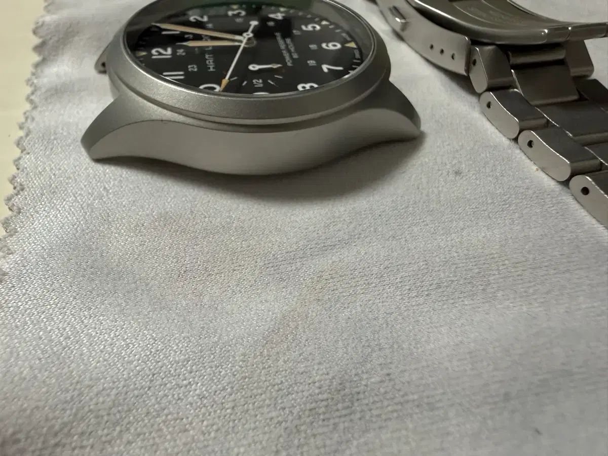 カーキ フィールド