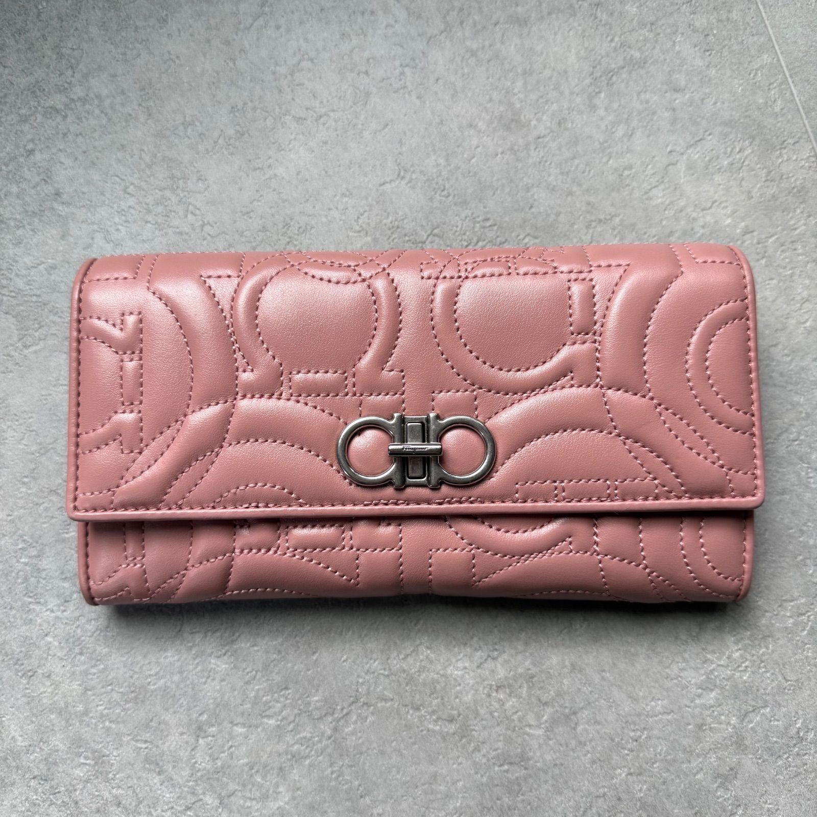 美品 SalvatoreFerragamo サルヴァトーレフェラガモ ガンチーニ 長財布