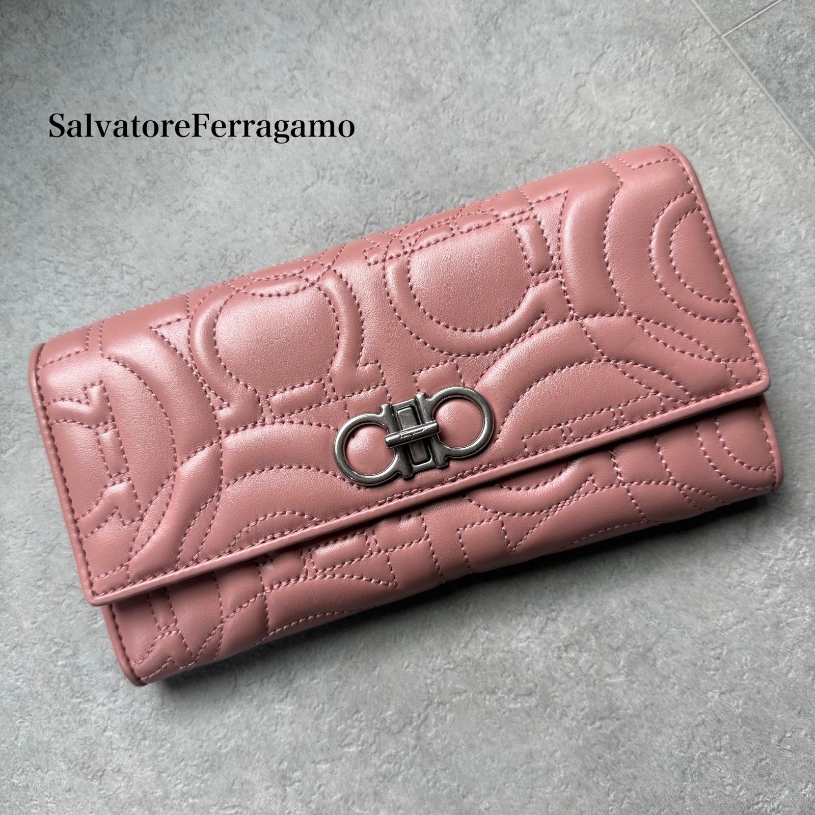 美品 SalvatoreFerragamo サルヴァトーレフェラガモ ガンチーニ 長財布 