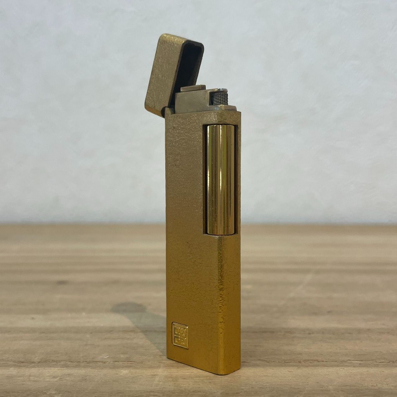 成】GIVENCHY 9000 GOLD ジバンシイ ゴールド ガスライター 火花確認