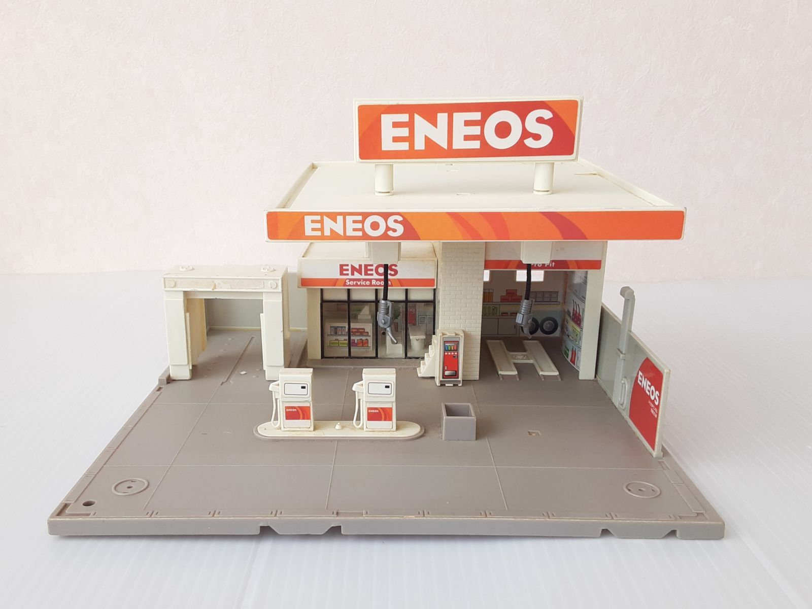 廃盤品 トミカタウン ガソリンスタンド ENEOS - メルカリ