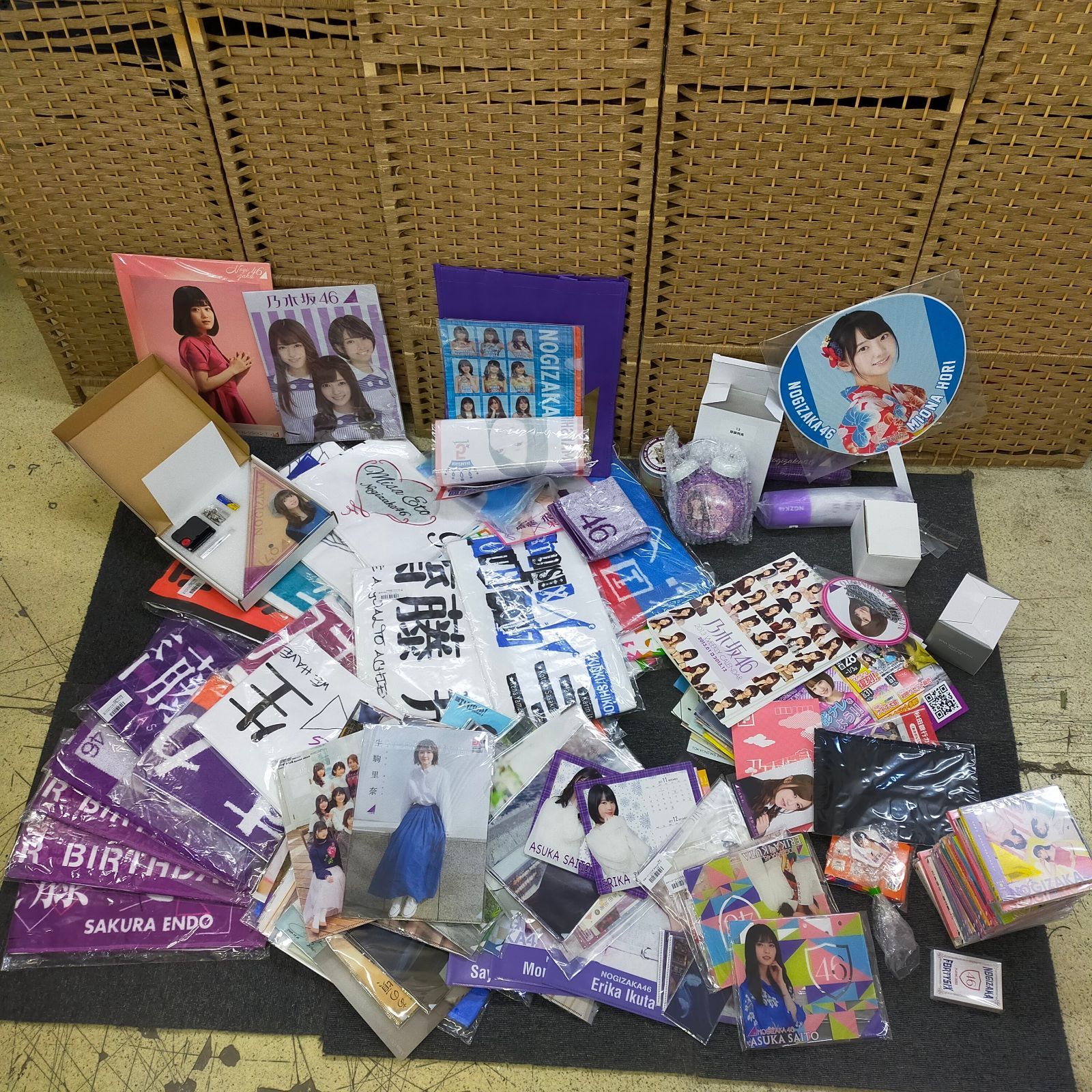 乃木坂46 グッズまとめ売り 大量セット タオル類26枚 クリアファイル45