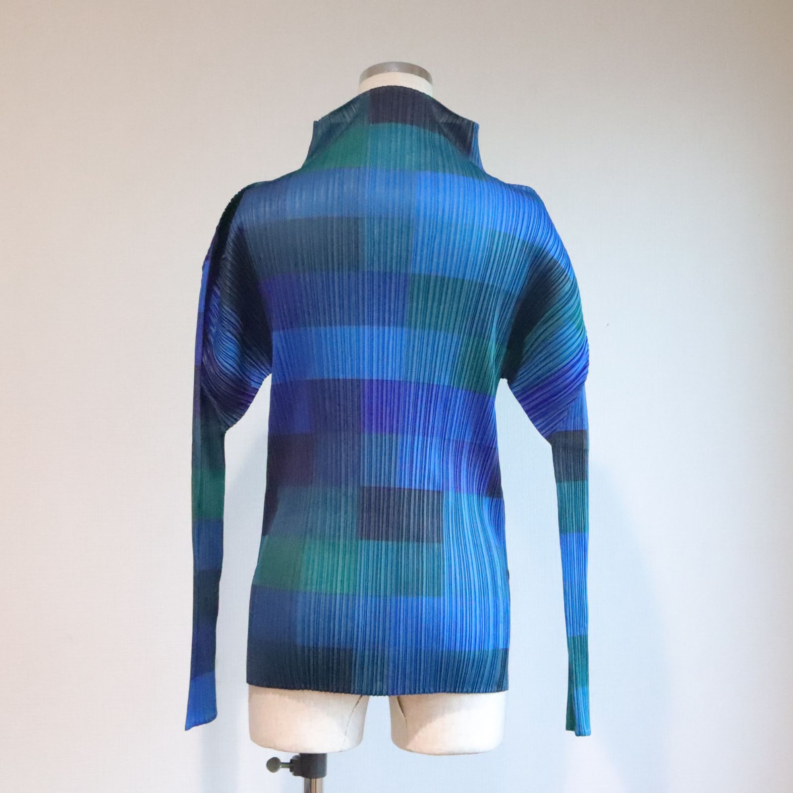 プリーツプリーズ・ブロック立体的プリーツ『あられブロック』 美品】 PLEATS PLEASE プリーツプリーズ イッセイミヤケ セットアップ