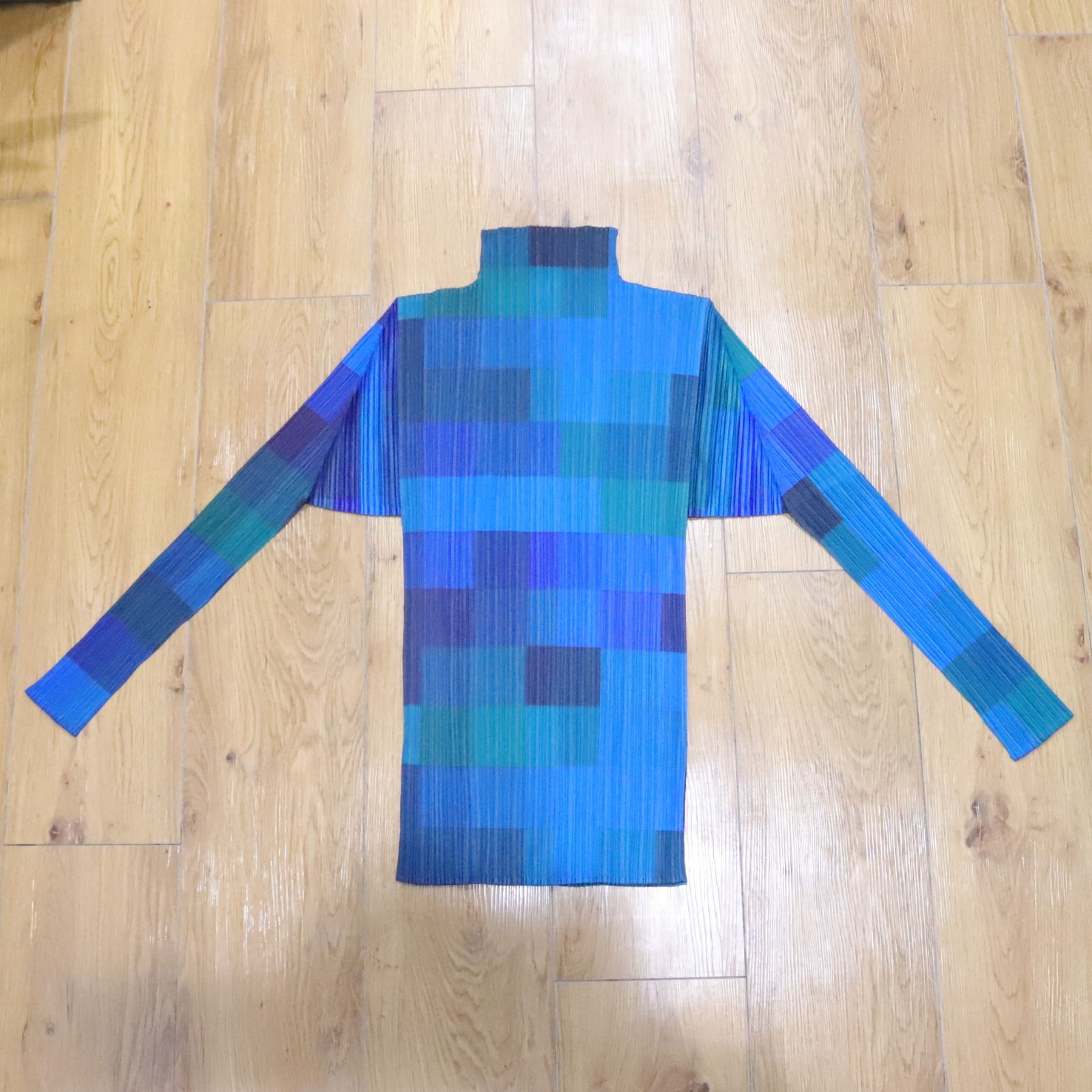 プリーツプリーズ・ブロック立体的プリーツ『あられブロック』 美品】 PLEATS PLEASE プリーツプリーズ イッセイミヤケ セットアップ