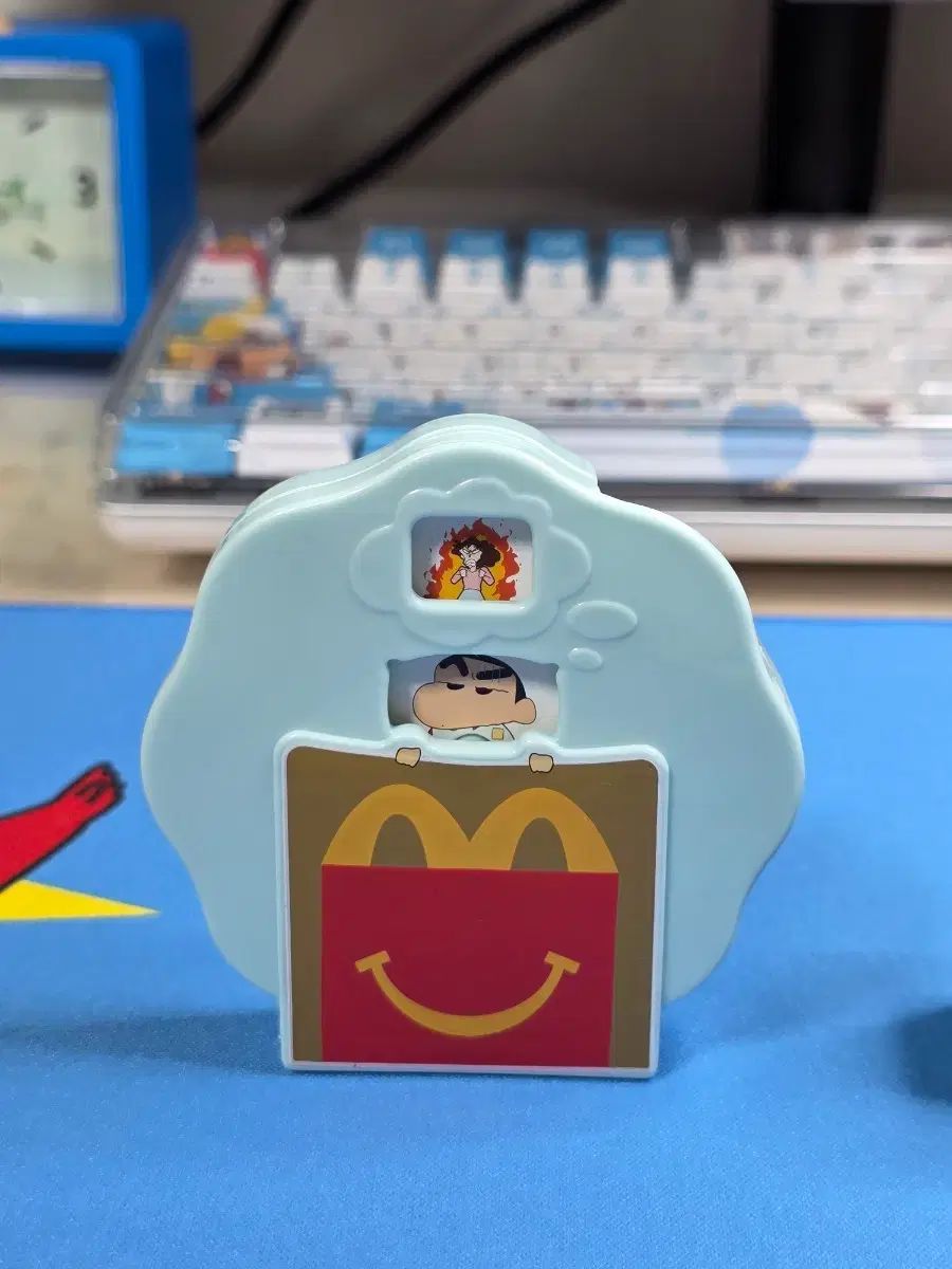 しんちゃんがマクドナルド風の衣装で クレヨンしんちゃん マクドナルド