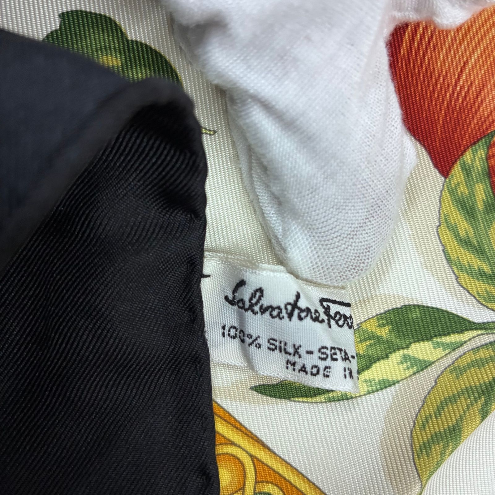 新品同様 Salvatore Ferragamo サルヴァトーレ フェラガモ スカーフ