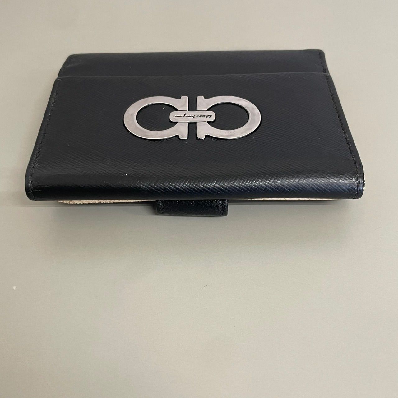 美品 Salvatore Ferragamo サルヴァトーレフェラガモ 二つ折り財布