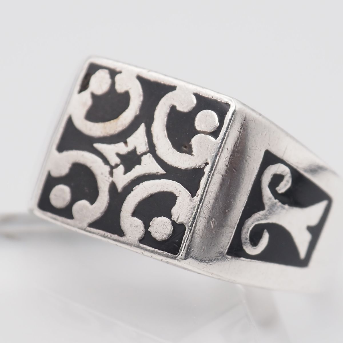 R794 ヴィンテージ 925刻印 リング 印台 デザイン シルバー 指輪 17号