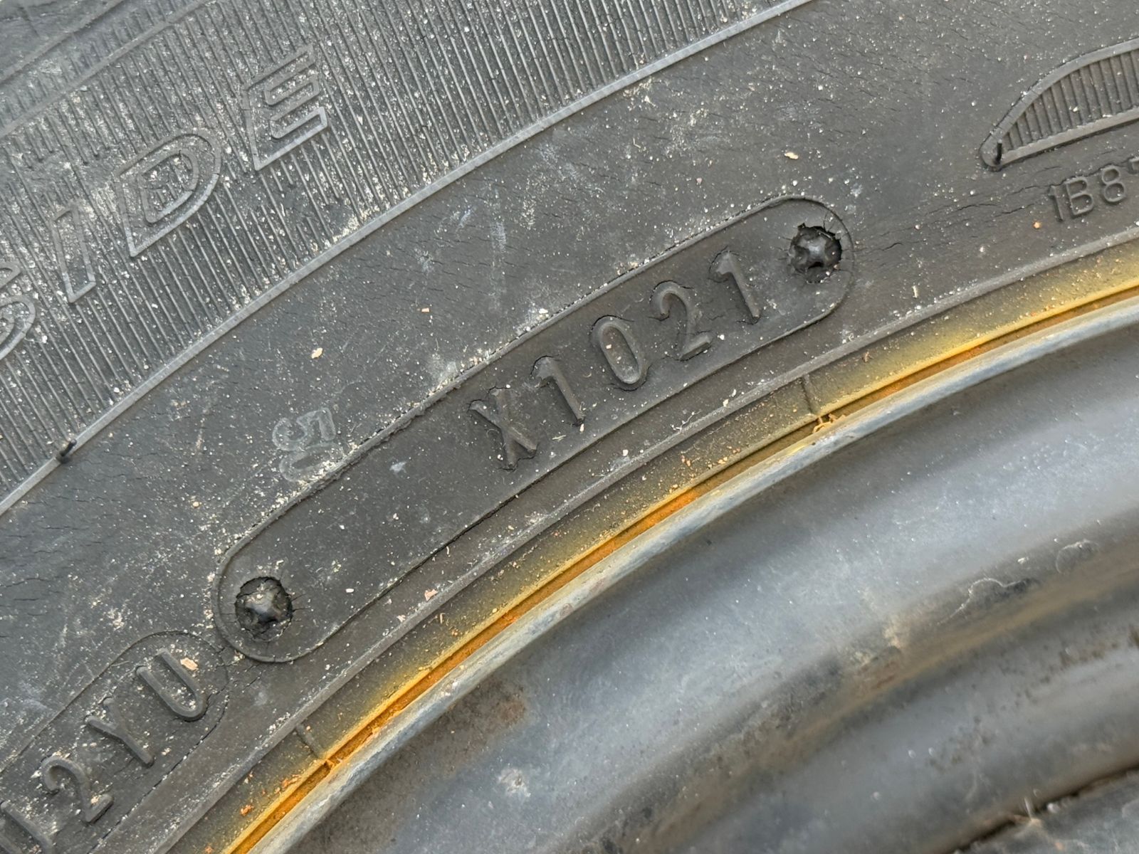 アクア NHP10 スチールホイール 4本セット 175/65R15 15×5J 管理番号 アクア NHP10 スチールホイール 4本セット 175/65R15 15×5J 管理番号
