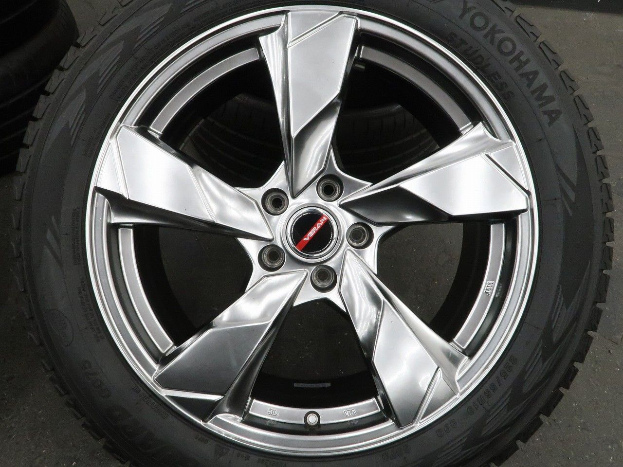 ハリアー RAV4 NX エクストレイル CX-5 CX-8 等に 4本 社外 19