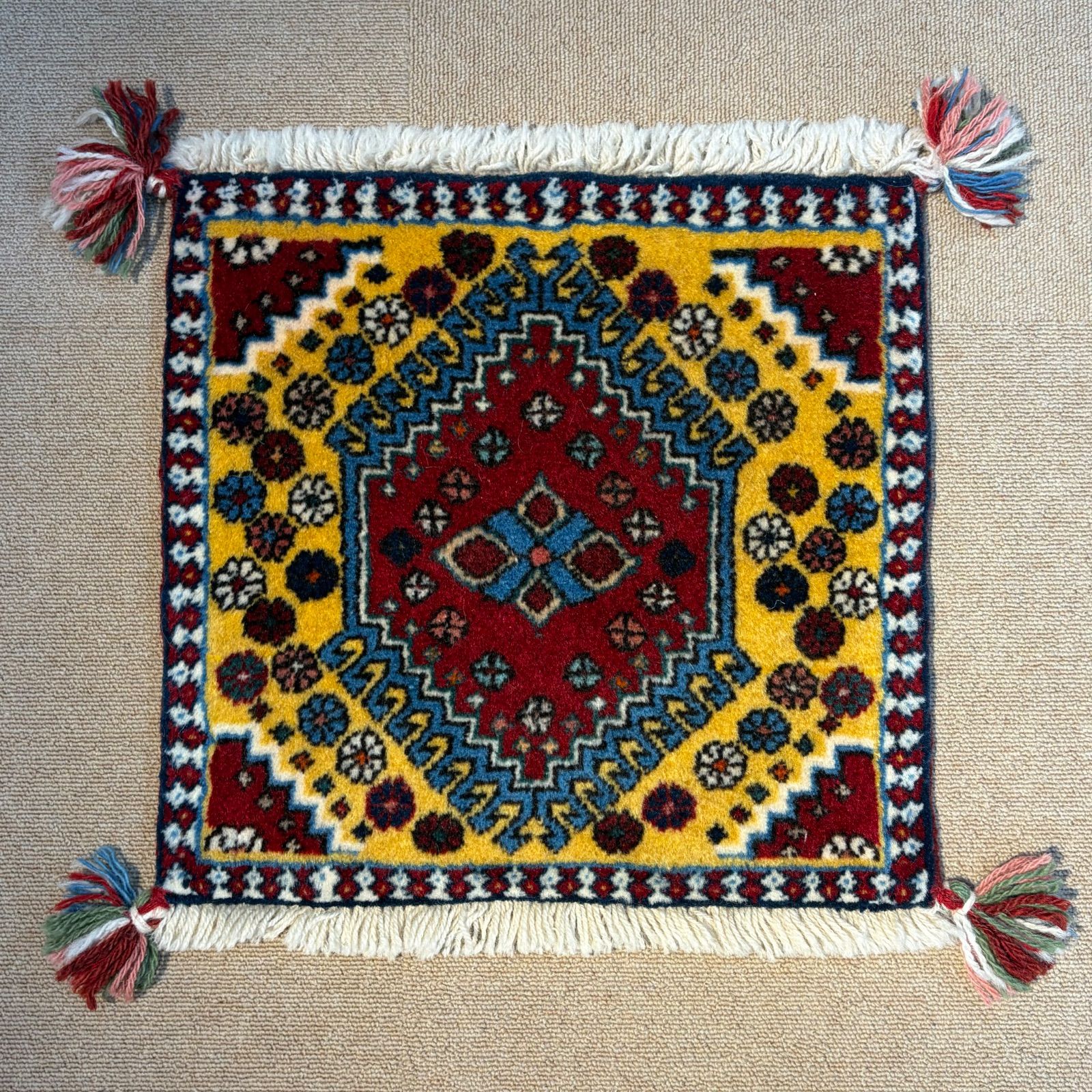 ヤラメ】イラン産 手織りカーペット 42×40cm インテリアラグ 座布団