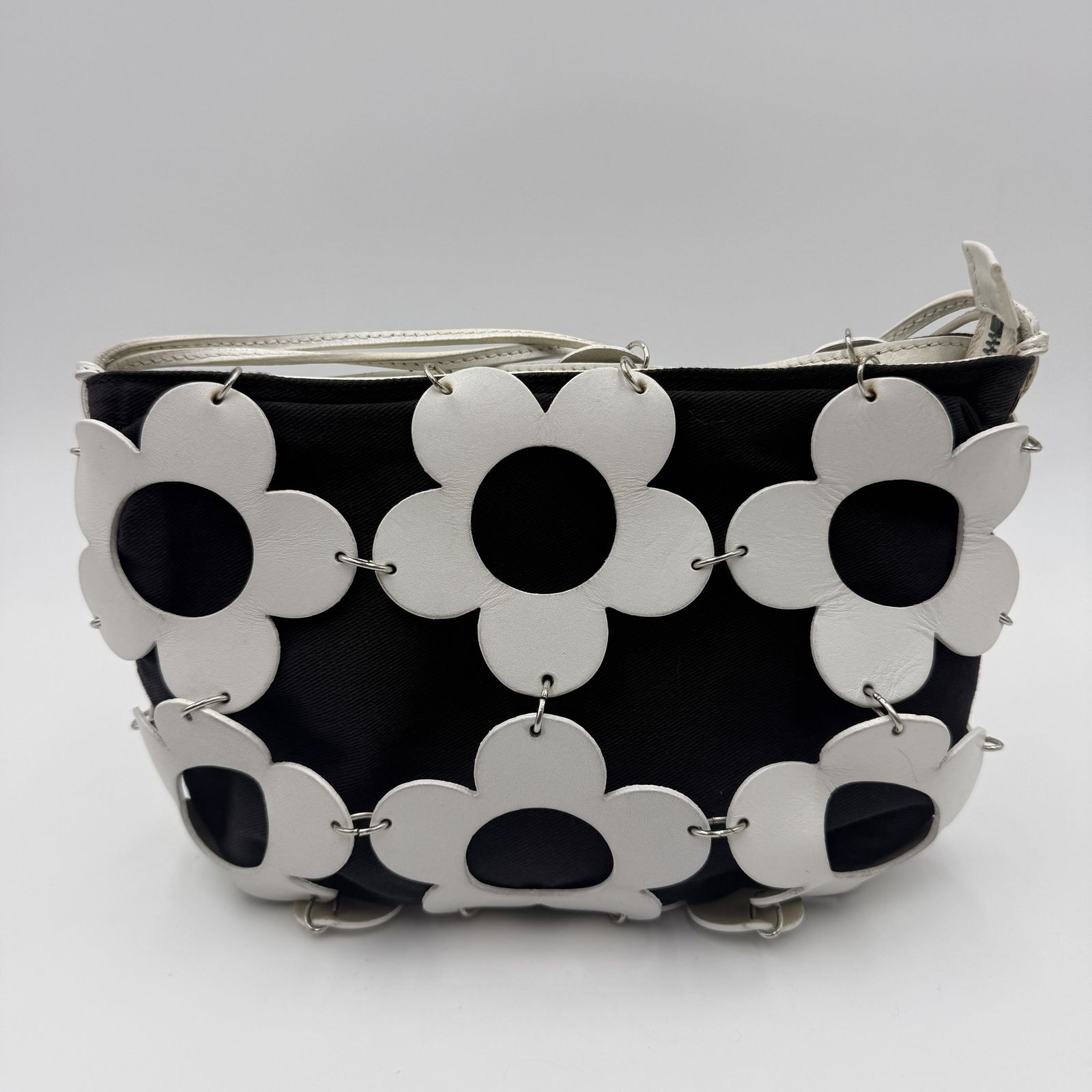 CELINE（セリーヌ）フラワーモチーフ ショルダーバッグ ブラック