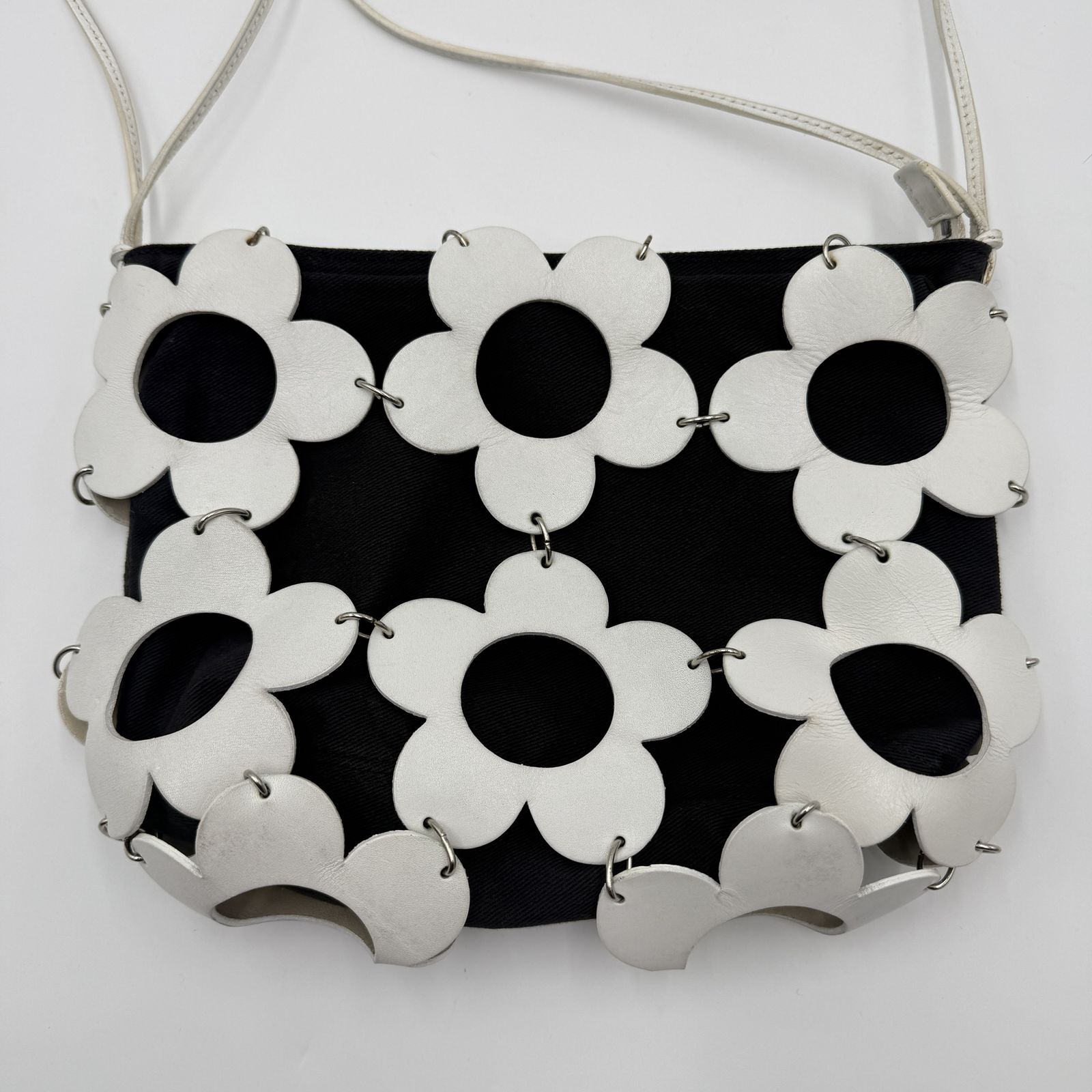 CELINE（セリーヌ）フラワーモチーフ ショルダーバッグ ブラック