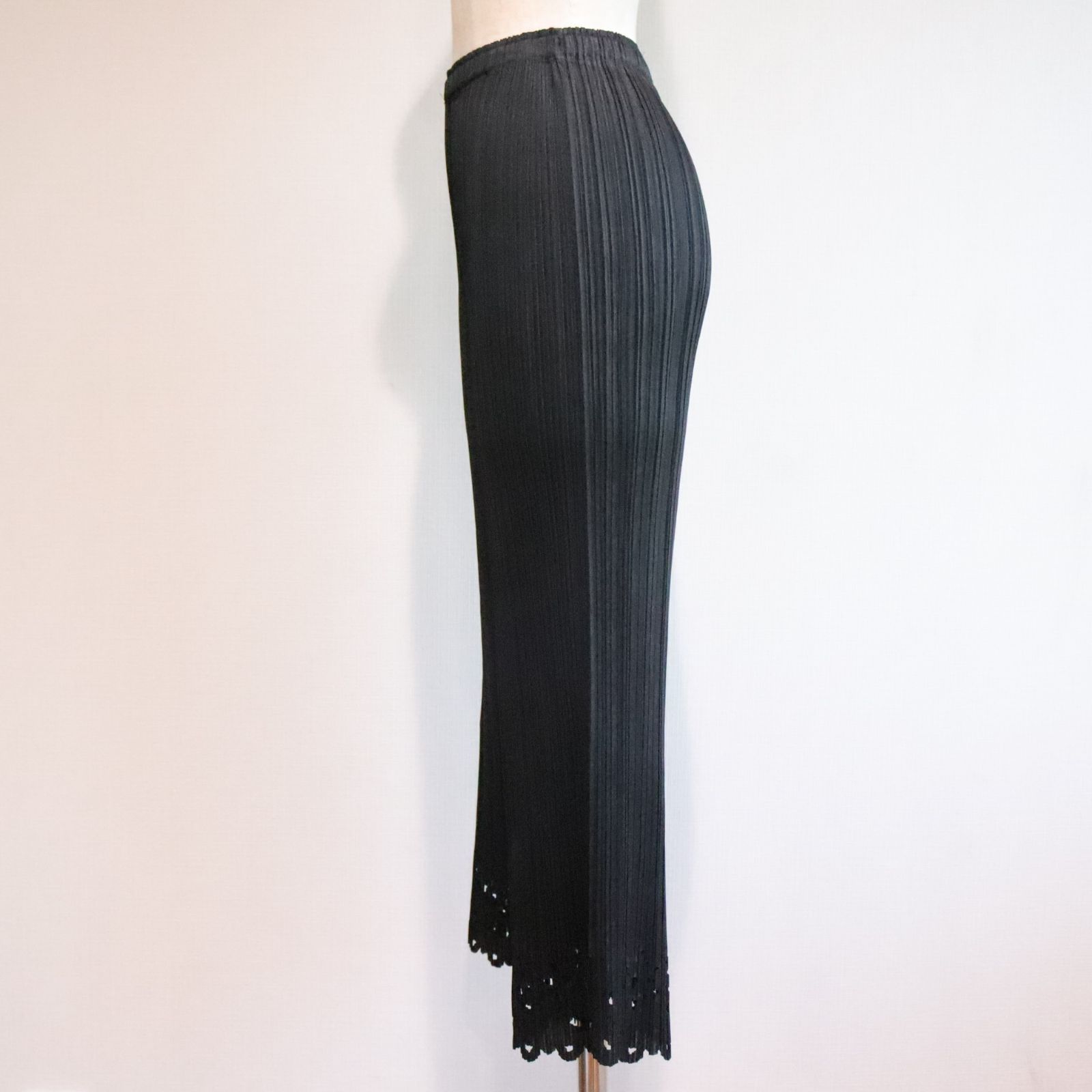 PLEATS PLEASE プリーツプリーズ イッセイミヤケ パンツ ブラック