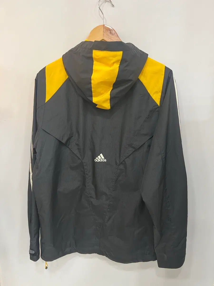 アディダス チェルシー チャンピオンズリーグ ウィンドブレーカー