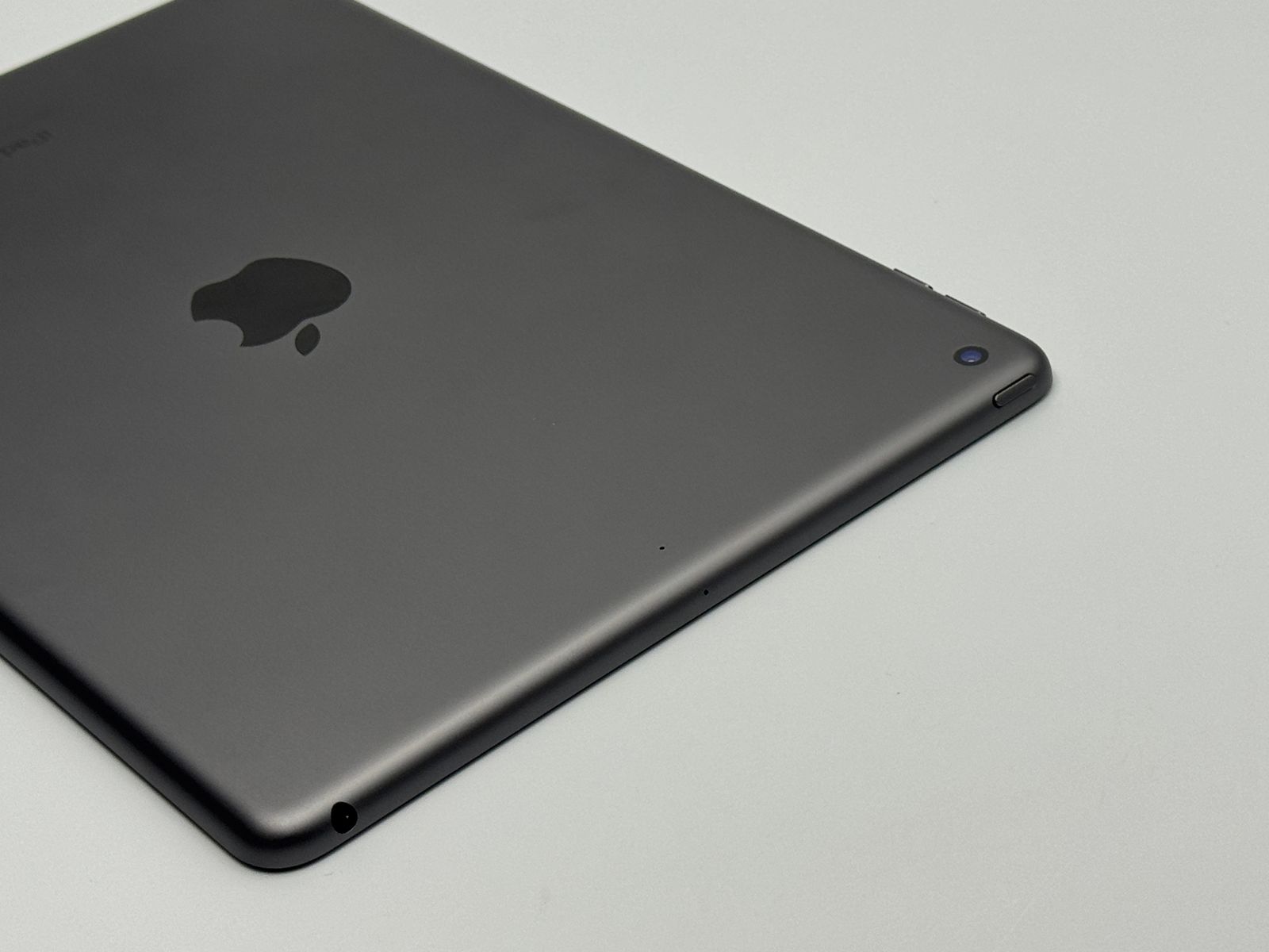 iPad 第9世代 256GB スペースグレー Wi-Fi 中古A - メルカリ