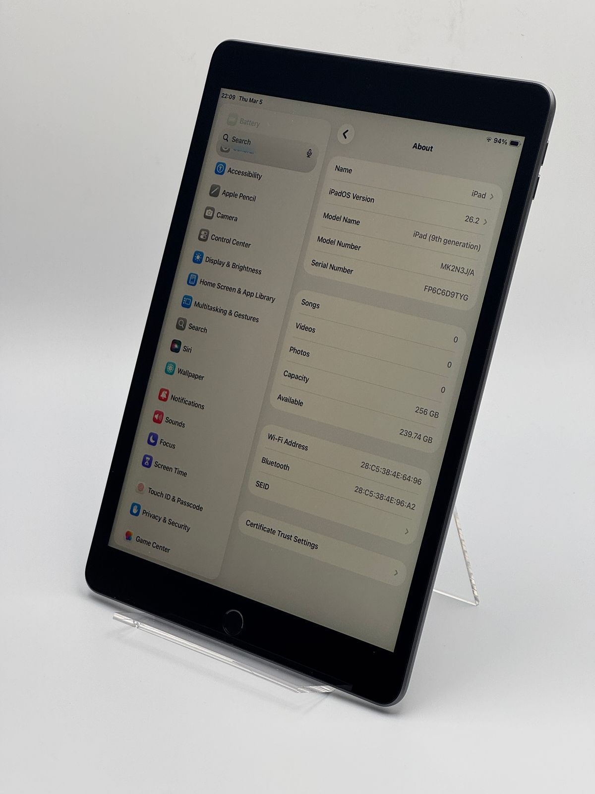 iPad 第9世代 256GB スペースグレー Wi-Fi 中古A - メルカリ