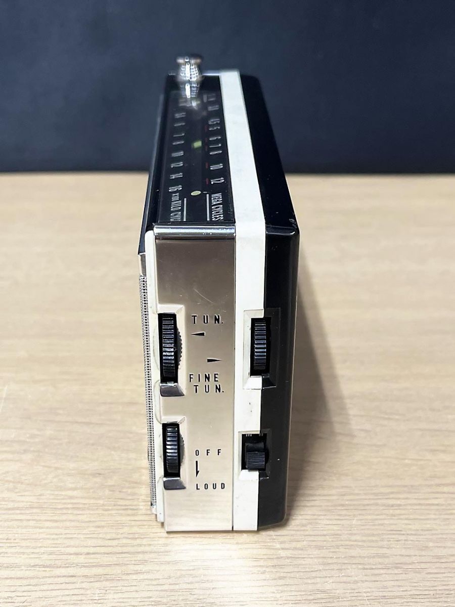 ジャンク品】 HITACHI 日立 TRANSISTOR 8 トランジスタラジオ